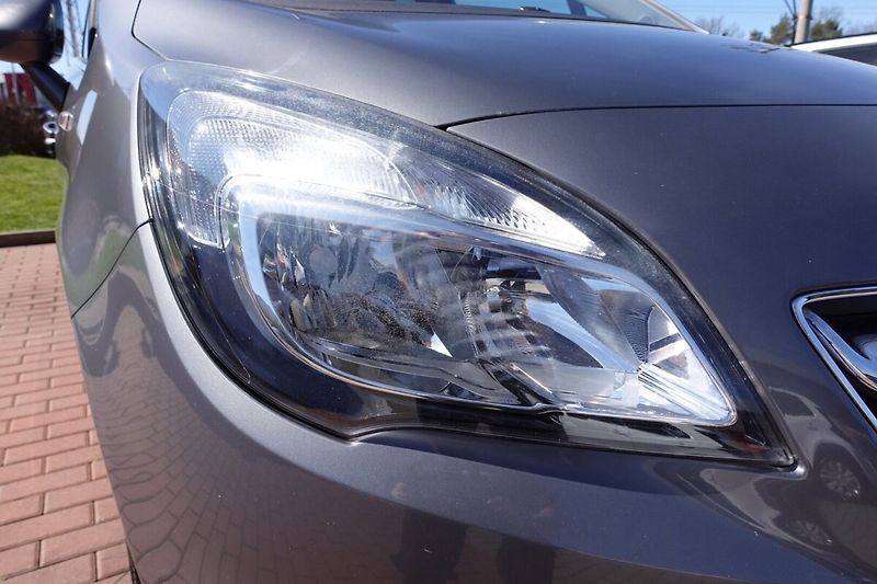 Opel Meriva 1,4T 103kW Automat - fotka 27 z 27