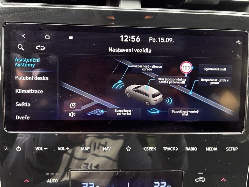 Hyundai Tucson 1.6 T-GDi HEV 48V Hybrid 4x4 - fotka 12 z 25