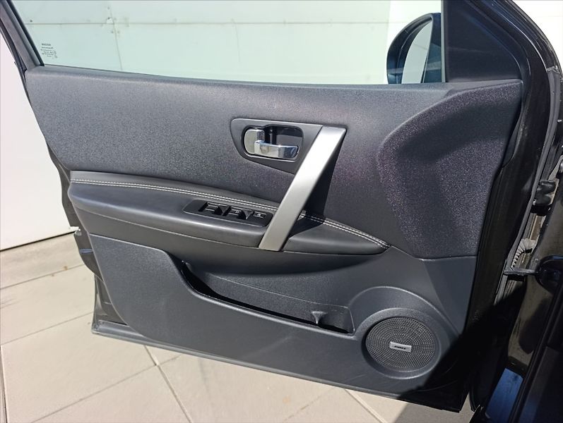 Nissan Qashqai 2,0 DCi 4x4 kamera tažné 1m ČR - fotka 12 z 39