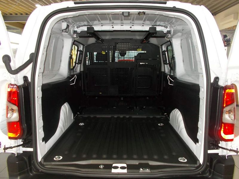 Opel Combo (2026) CrewVan L2 (XL) 1.5 CDTI (96kW - fotka 15 z 31
