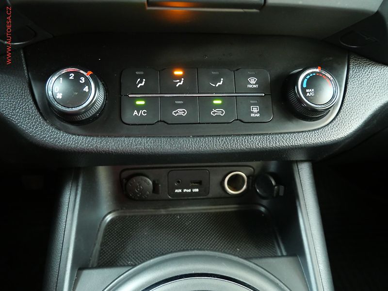 Kia Sportage (2012) 1.7CRDi, AC, tempo - fotka 19 z 20