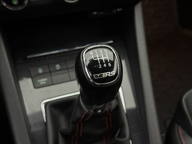 Škoda Octavia 2,0 135kW RS CHALLENGE 1MAJ ČR - fotka 27 z 43