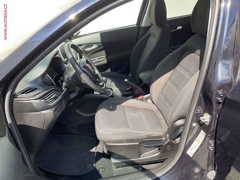 Fiat Tipo (2019) 1.4i, Lounge, navi, kamera - fotka 9 z 16