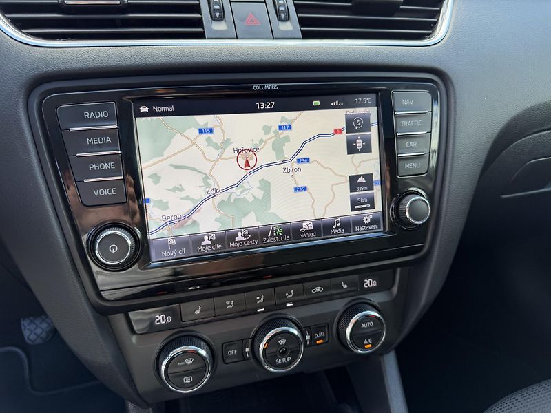 Škoda Octavia 2.0 TDi, 110kw, pano, taž. ČR - fotka 17 z 20