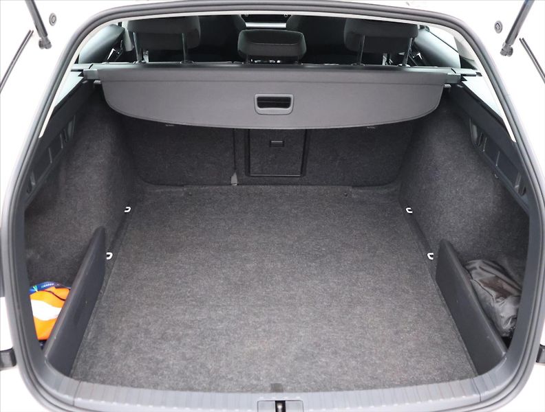 Škoda Octavia 2,0 TDI 85kW Ambition CZ DPH - fotka 10 z 35