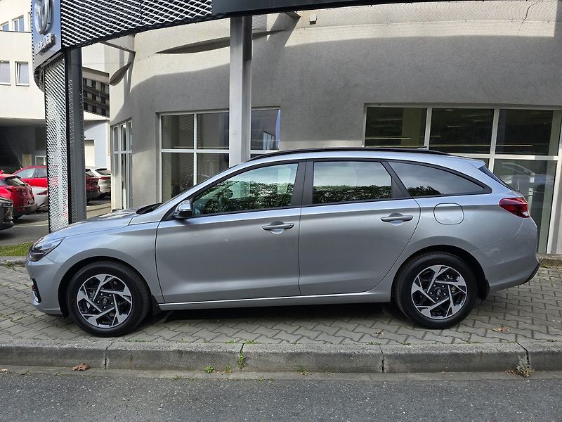 Hyundai i30 (2026) 1.0 T-GDi Go Czech - fotka 2 z 25