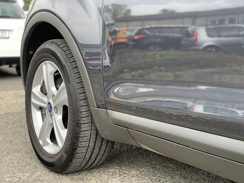 Ford Kuga 2.0TDCi KLIMATIZACE  ALU KOLA - fotka 35 z 38