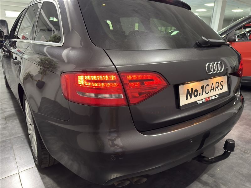 Audi A4 2,0   TDI B8 1.MAJITEL BI-XEN - fotka 30 z 43