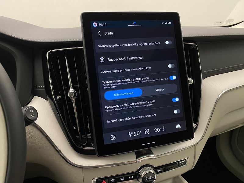 Volvo XC60 T8 AWD RECHARGE DARK ULTRA CZ - fotka 50 z 66