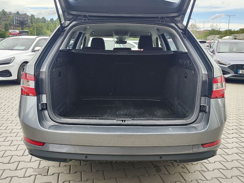 Škoda Superb 2.0 TDI/110kW Style DSG - fotka 9 z 35