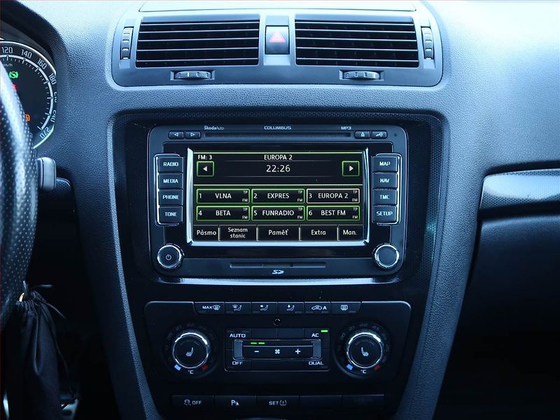 Škoda Octavia (2013) RS 2.0 TSI, Automat, Navi - fotka 12 z 19