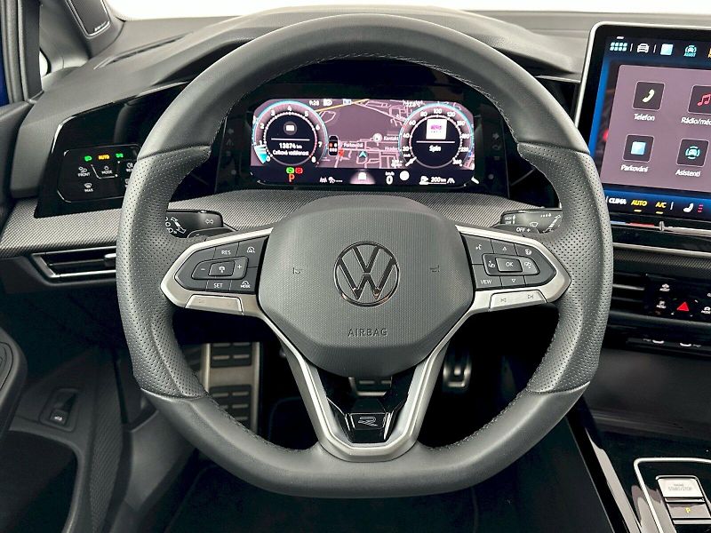 Volkswagen Golf (2025) R-Line 2.0 TSI 150kW 4Motion D - fotka 9 z 38