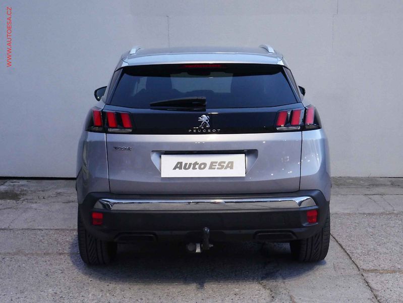 Peugeot 3008 (2019) 1.5 HDi, Allure, TZ, navi - fotka 5 z 19