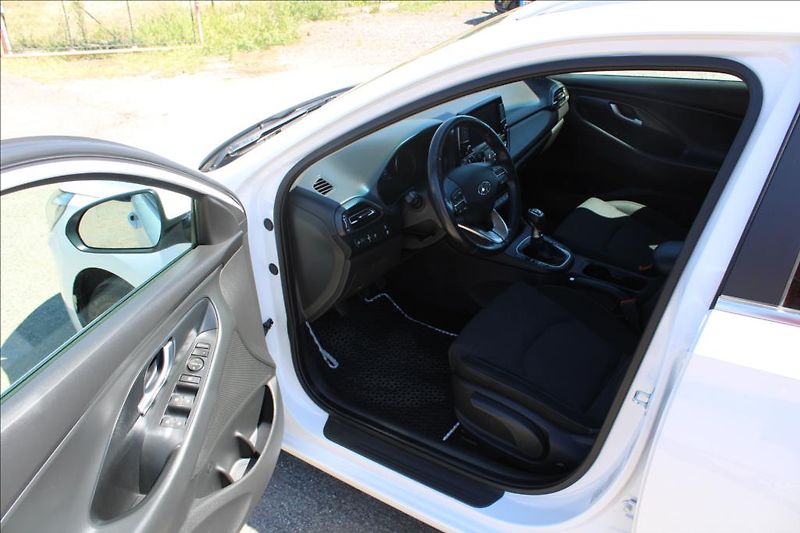 Hyundai i30 1,5 i  SMART, VÝHŘEVY, ČR - fotka 9 z 34