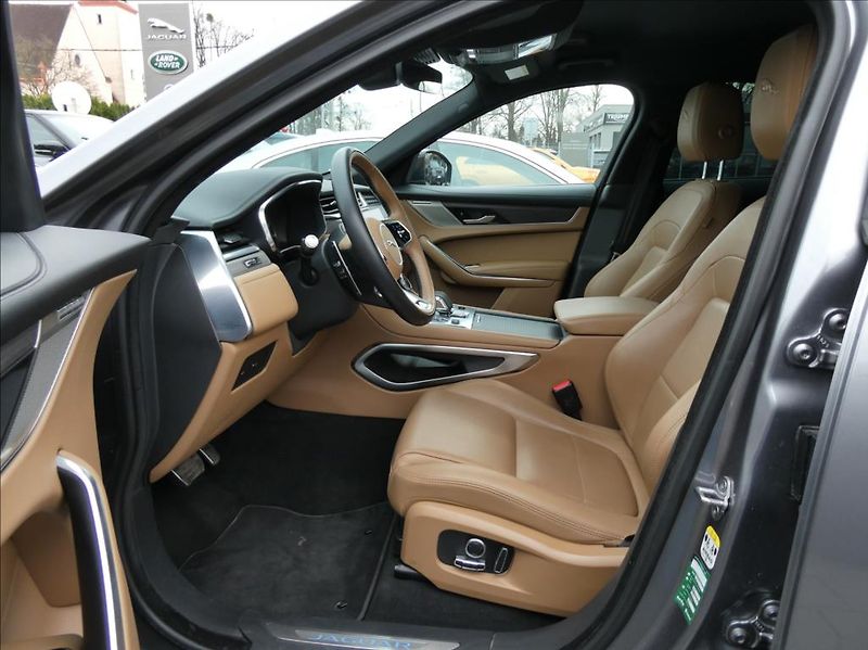 Jaguar F-Pace 2,0 P250 SE 1Maj, ČR DPH - fotka 11 z 38