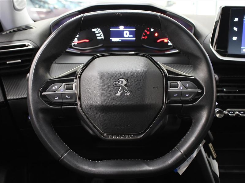 Peugeot 2008 1,2 PT 74kW 2.maj.ČR 52tkm. - fotka 9 z 22