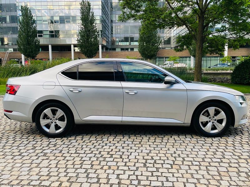 Škoda Superb 2.0TDI AUTOMAT SENZORY LED - fotka 10 z 49