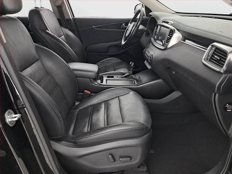 Kia Sorento (2016) 2.2 CRDi, 4X4, Automat, Kůže - fotka 9 z 23