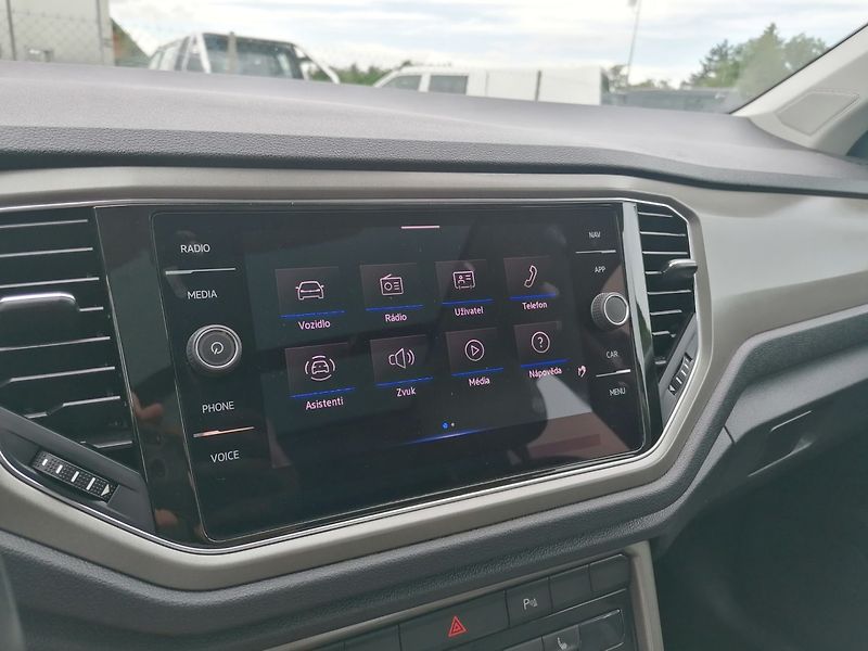Volkswagen T-Roc (2021) 1.5 TSi DSG 110kW Pano,Kůže - fotka 23 z 29