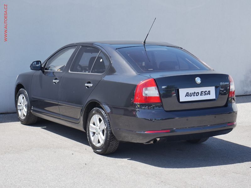 Škoda Octavia (2009) 1.6MPi, 1.maj,ČR, AC, park - fotka 6 z 15