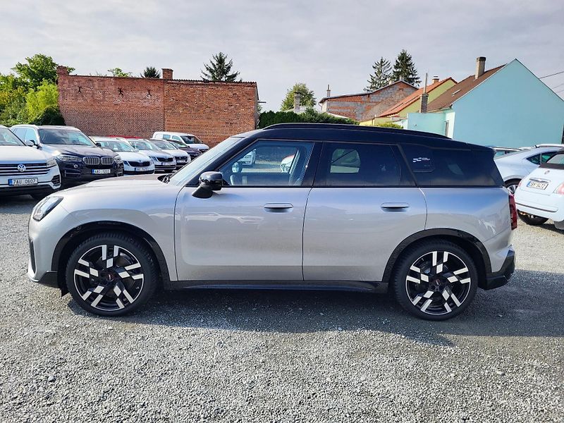 Mini Countryman SE ALL4 ELEKTRO 225kW - fotka 2 z 48