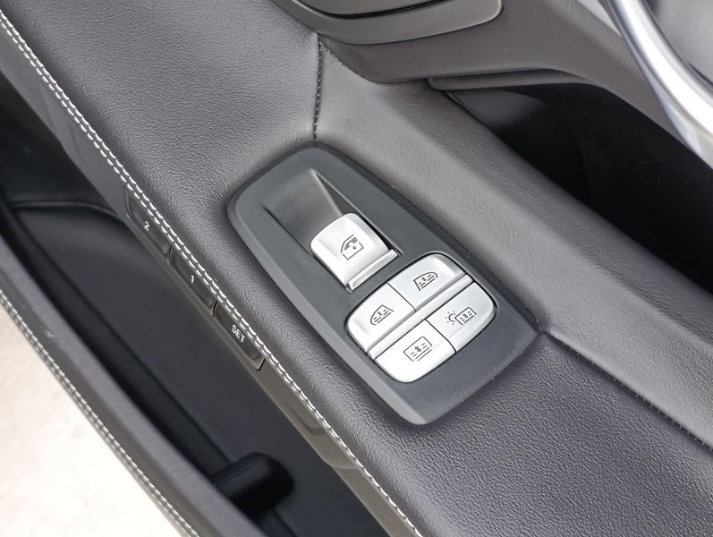 BMW Řada 7 750Ld BLACK FIRE ČR 1.MAJ - fotka 45 z 49