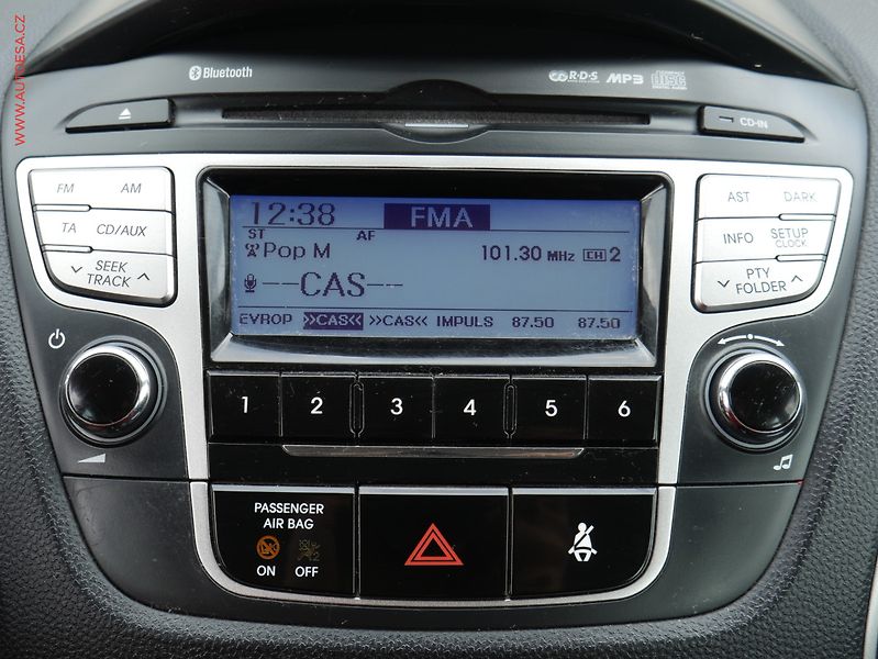 Hyundai ix35 (2013) 1.7CRDI, ČR, AC, tempo, park - fotka 15 z 15