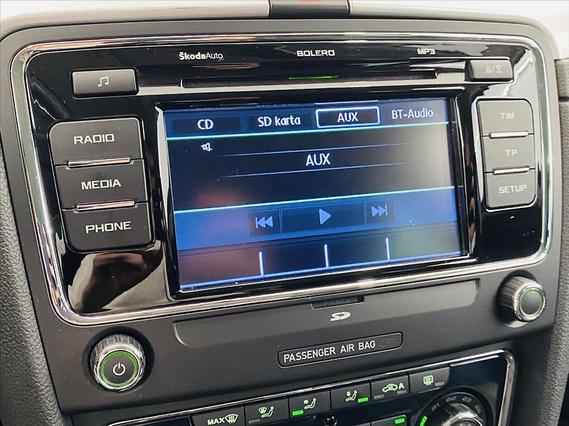 Škoda Superb 2,0 TDI DSG 103kW Bi-Xenon Ele - fotka 18 z 26