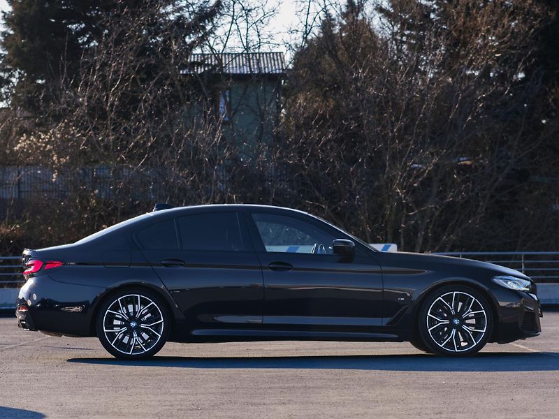 BMW Řada 5 M550i xDrive, DPH, SEDAN - fotka 14 z 46