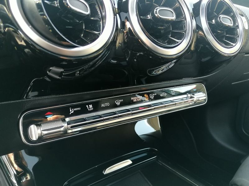 Mercedes-Benz Třídy A (2020) 2.0 200D AMG Line 110kW 9G - fotka 17 z 46