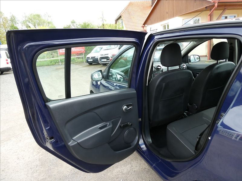 Dacia Sandero 1,0 SCe 54kW serviska, ČR - fotka 21 z 40