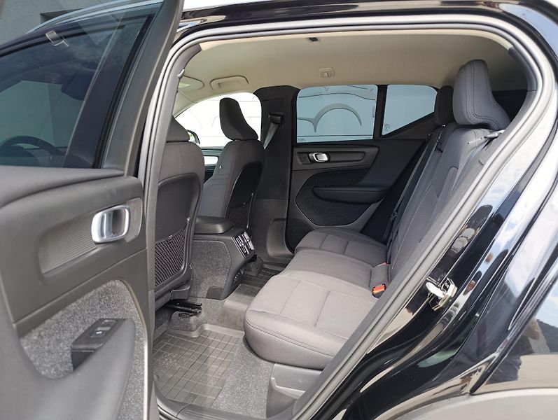 Volvo XC40 2.0 B4 AWD 145kW - fotka 13 z 33