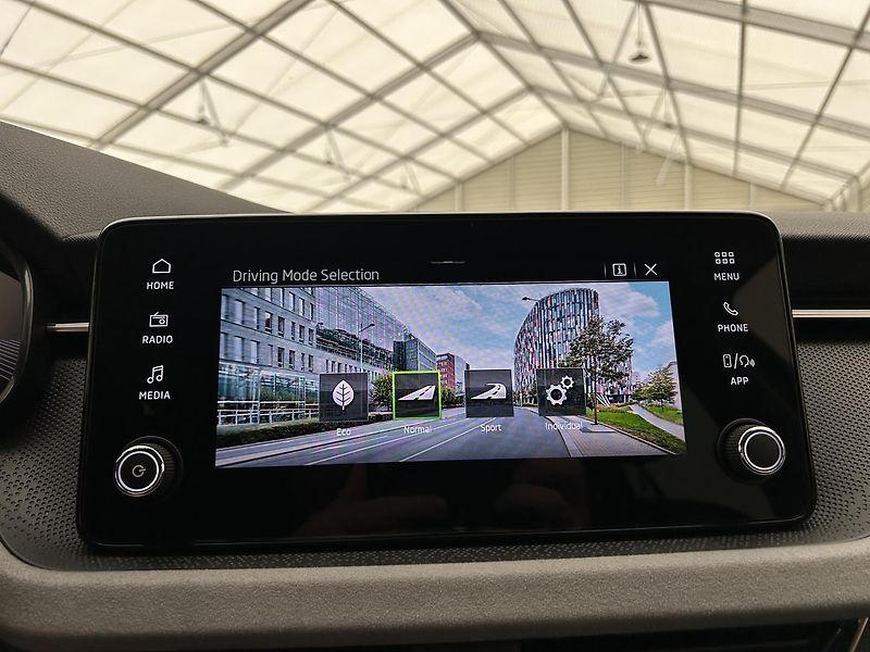 Škoda Kamiq 1.5 TSI Top selection - fotka 8 z 27