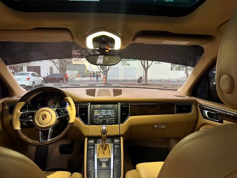 Porsche Macan (2016) Sportovně laděné SUV - fotka 11 z 12
