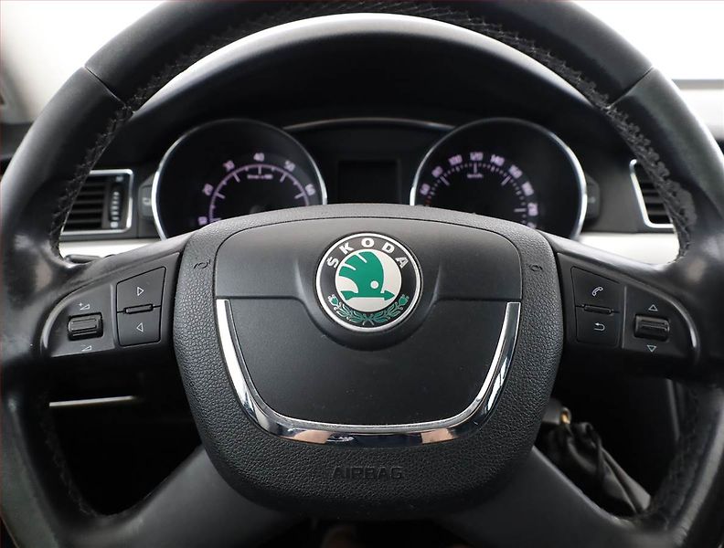 Škoda Superb (2011) 2.0 TSI, Automat, Serv.kniha - fotka 8 z 18