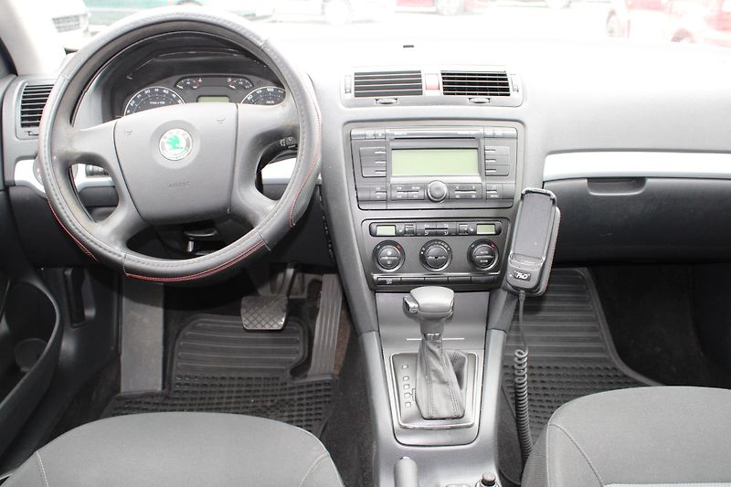 Škoda Octavia (2007) 1,6i AUTOMAT KLIMA EL.OKNA ALU - fotka 14 z 16