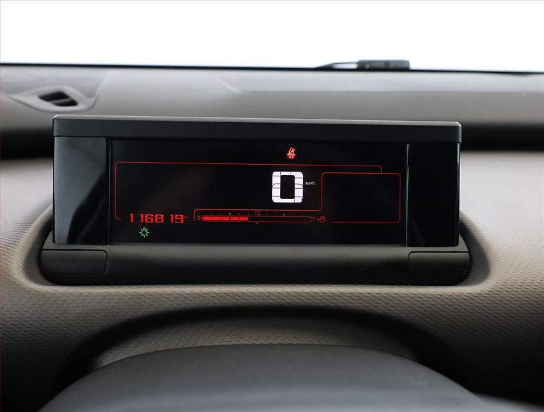 Citroën C4 Cactus (2015) 1.2 PureTech, Tempomat - fotka 9 z 13