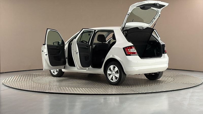 Škoda Fabia 1.0 TSI Ambition - fotka 7 z 23