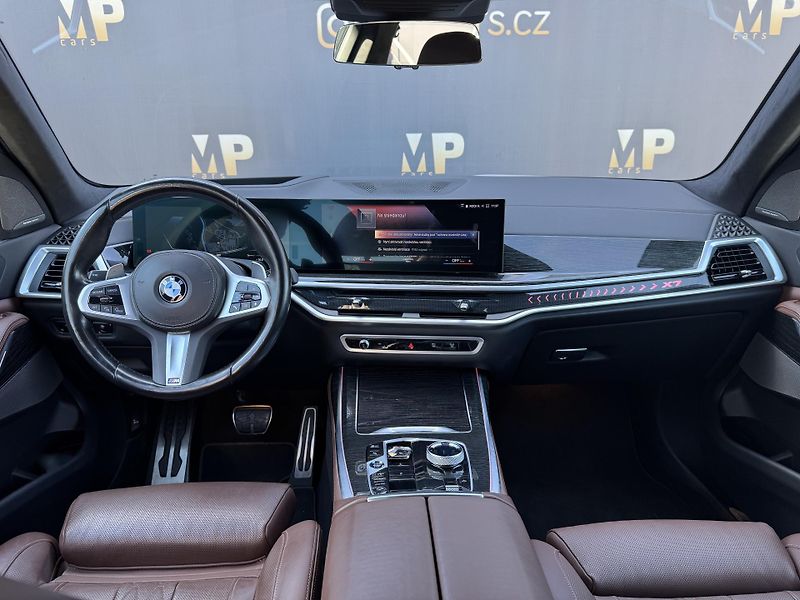 BMW X7 (2022) 40d 250kw M-Packet - fotka 16 z 60