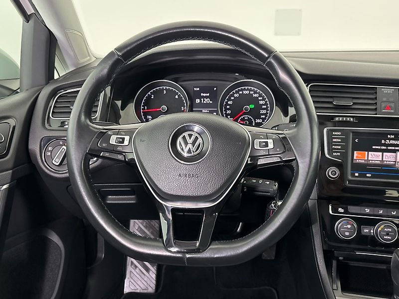 Volkswagen Golf Highline DSG - fotka 18 z 28