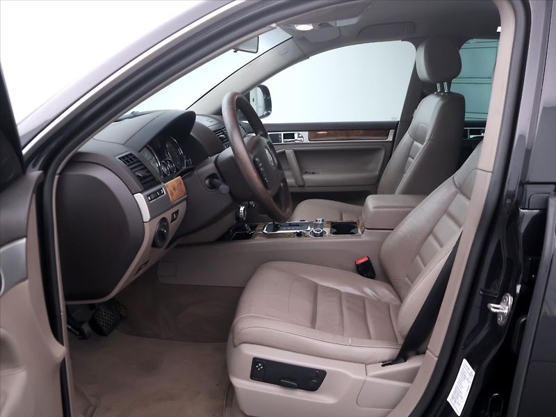 Volkswagen Touareg 3,0 TDI V6 176kW Tiptronic CZ - fotka 11 z 39