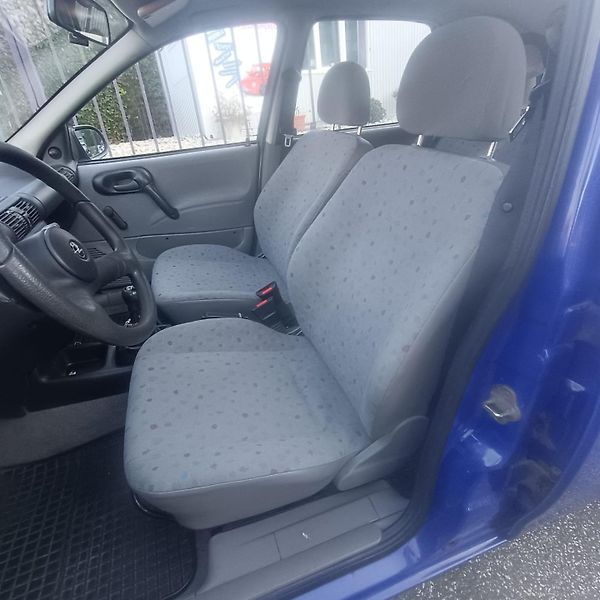 Opel Corsa 1.0-12V/40kW - fotka 7 z 20