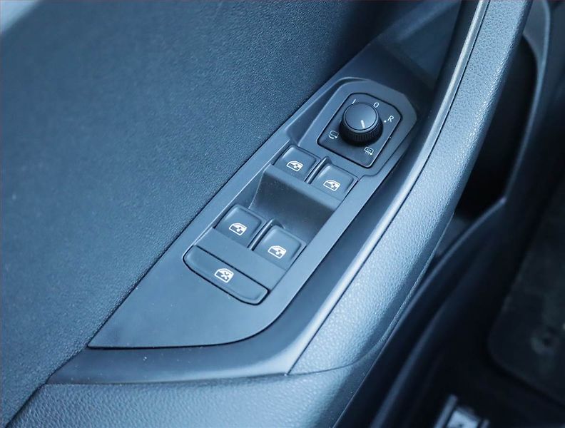 Škoda Karoq (2023) 1.5 TSI - fotka 19 z 24