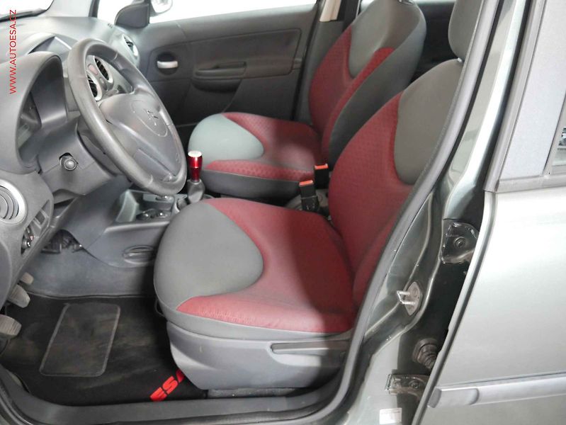 Citroën C3 (2009) 1.4 i, AC, tažné - fotka 9 z 16