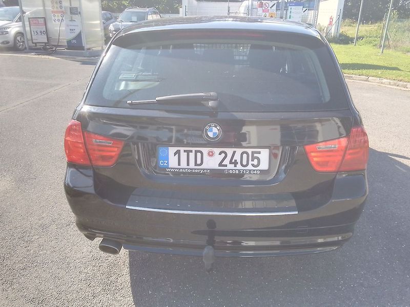 BMW Řada 3 2.0 318d Touring - fotka 4 z 15