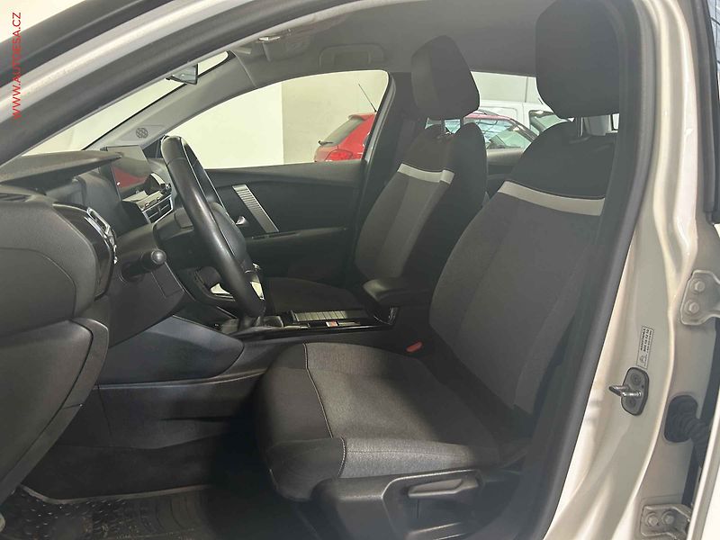 Citroën C4 (2022) 1.5 HDi, 2.maj,ČR, Feel, LED - fotka 9 z 18