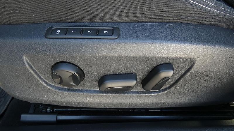 Škoda Superb Combi 2,0 TDI DSG Style - fotka 22 z 25