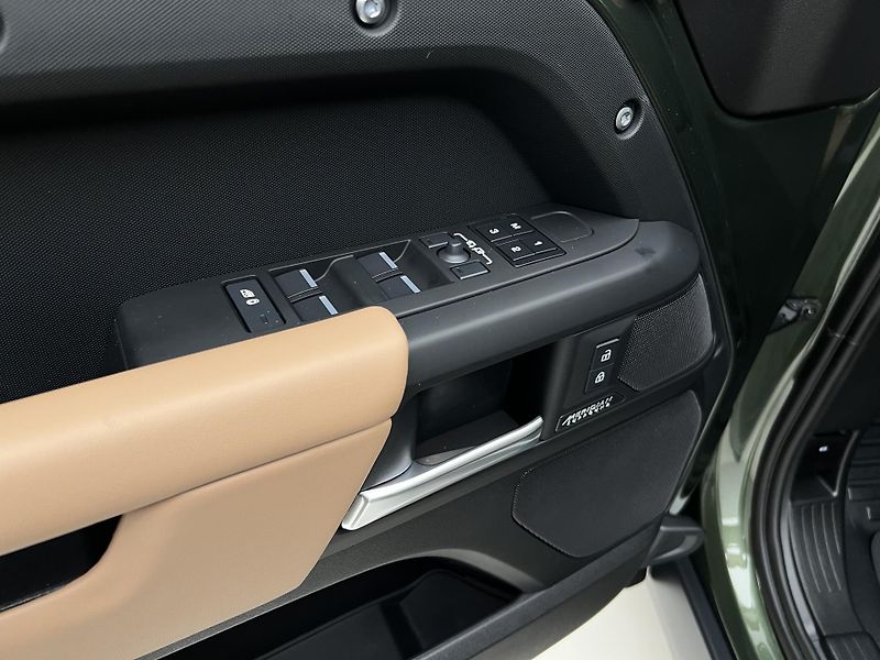 Land Rover Defender 110 D350 X-DYNAMIC HSE Aut.  - fotka 49 z 51