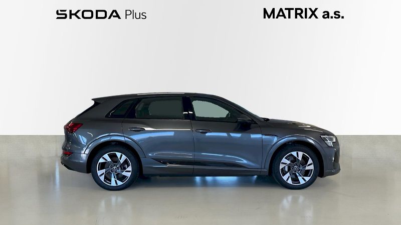 Audi e-tron (2022) S line quattro 55 electric 300 - fotka 9 z 32