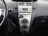 Toyota Yaris (2007) 1.3 VVT-i, Automat - náhled 12